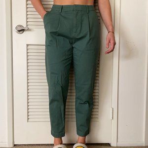 Uniqlo Pleated Tapered Leg Chino Pant